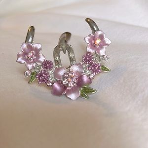 Free with bundle pink floral clip accessory